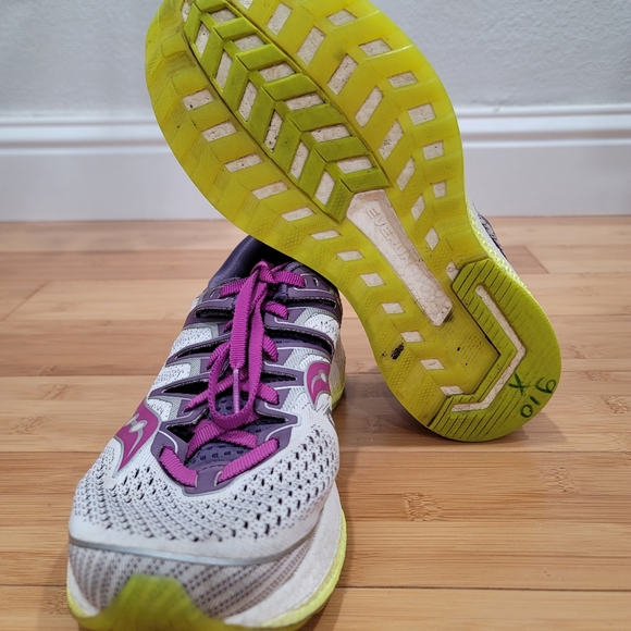 Saucony Triumph ISO 5 running shoes womens size 9 - Picture 4 of 4